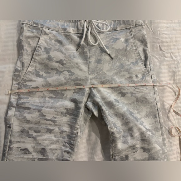 Bevy Flog Sheli Drawstring Jogger White Silver Camo Size 25 BNWT - Picture 2 of 9